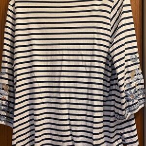 Navy blue strip 3/4 sleeves with design on sleeves